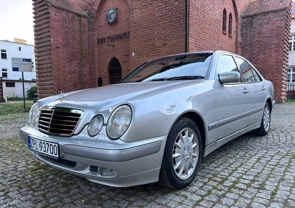 samochody osobowe Mercedes-Benz Klasa E cena 29900 przebieg: 176650, rok produkcji 2000 z Lębork